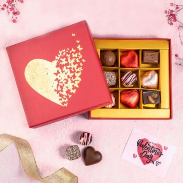 designer chocolates for the valentines day gifts delivery in Karachi
