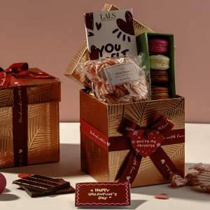 Revaayat Rose Love Hamper